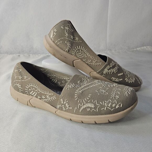 BARETRAPS Embroidered Slip On Sneaker Sz10 Tan grey Memory Foam - Picture 1 of 7